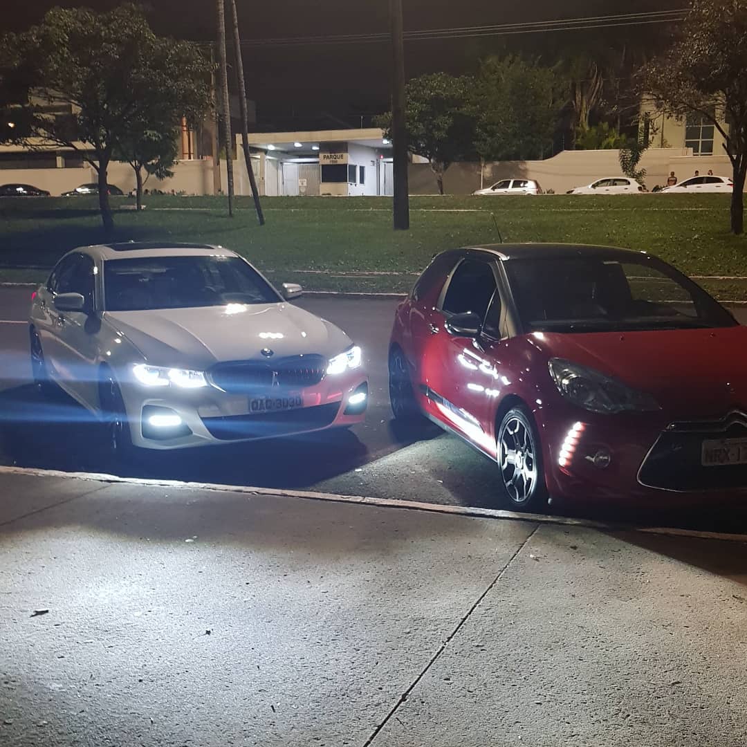 car at night png