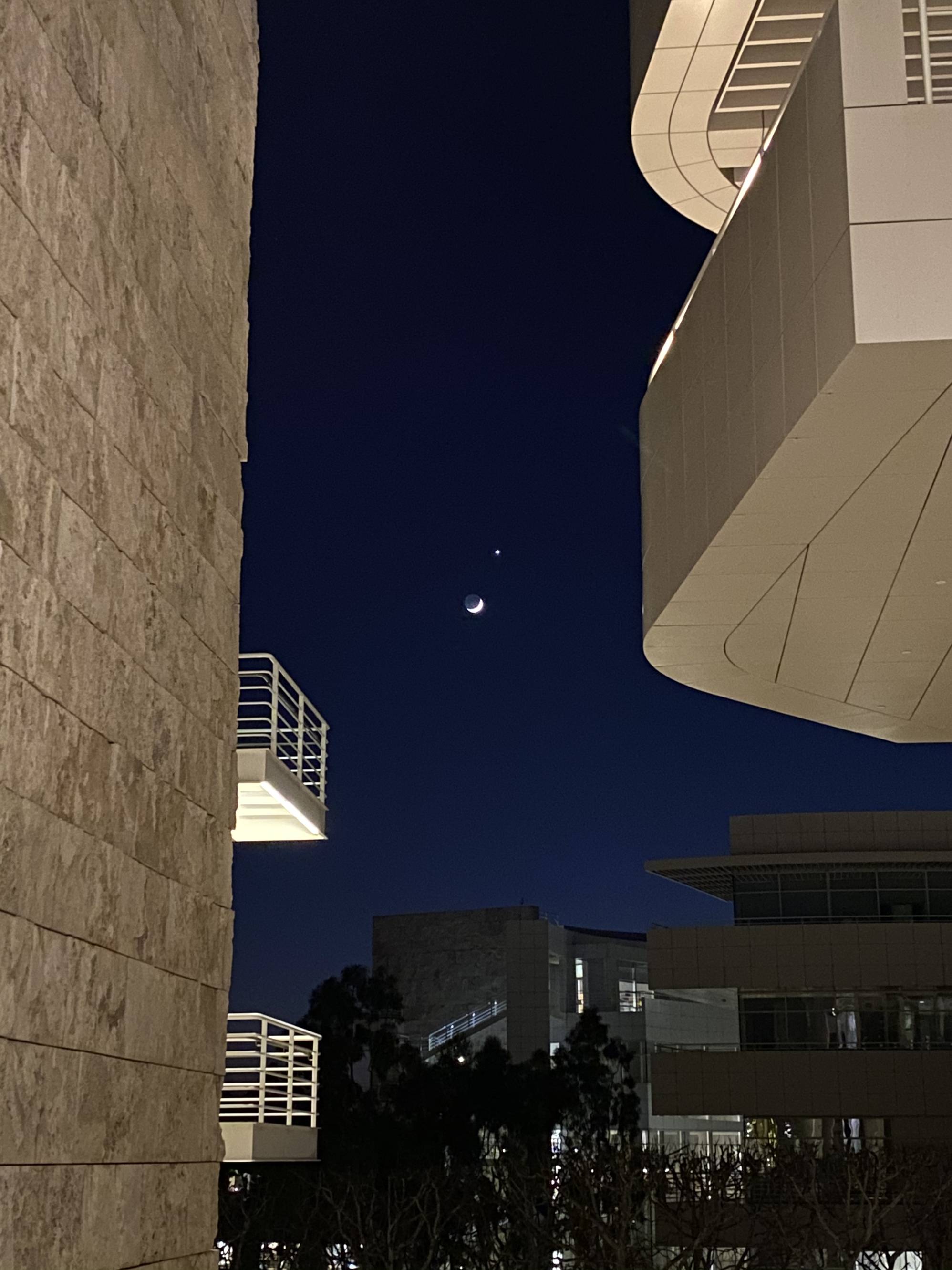 apt view at night png